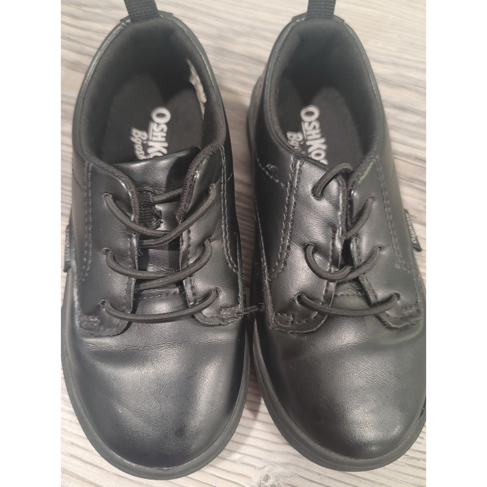 OshKosh kids dress shoes size 9m black no tie laces. great shape